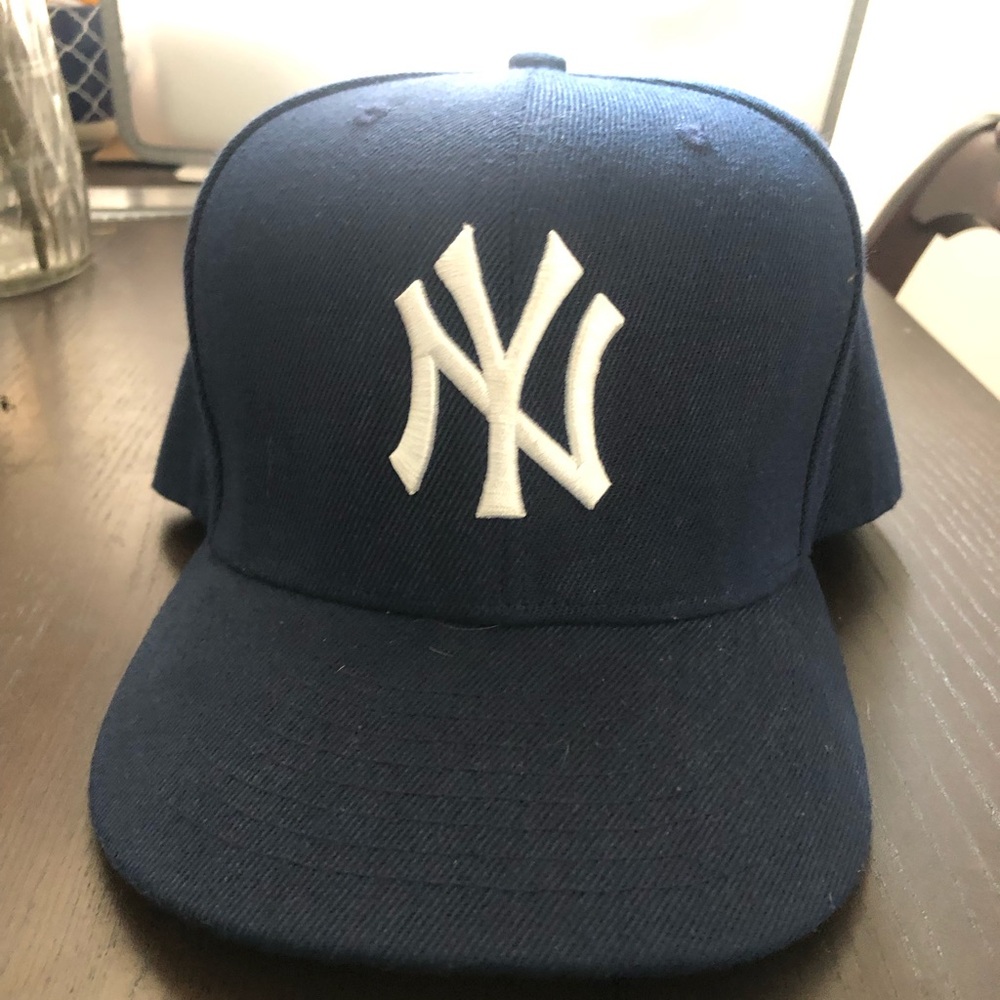 New Era New York Yankees Fitted 7 1/8 FINAL PRICE!!